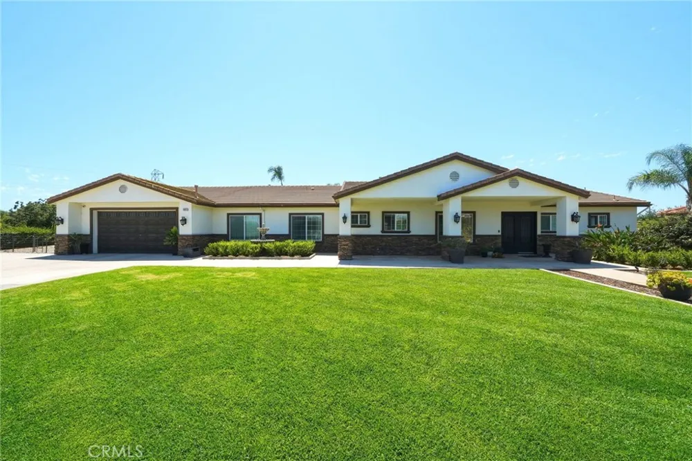 5685 Oak Tree Cir Jurupa Valley, CA 92509