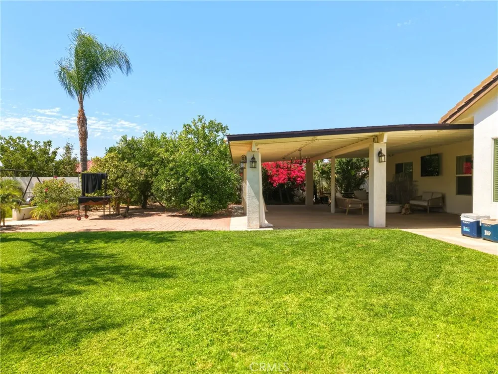5685 Oak Tree Cir Jurupa Valley, CA 92509
