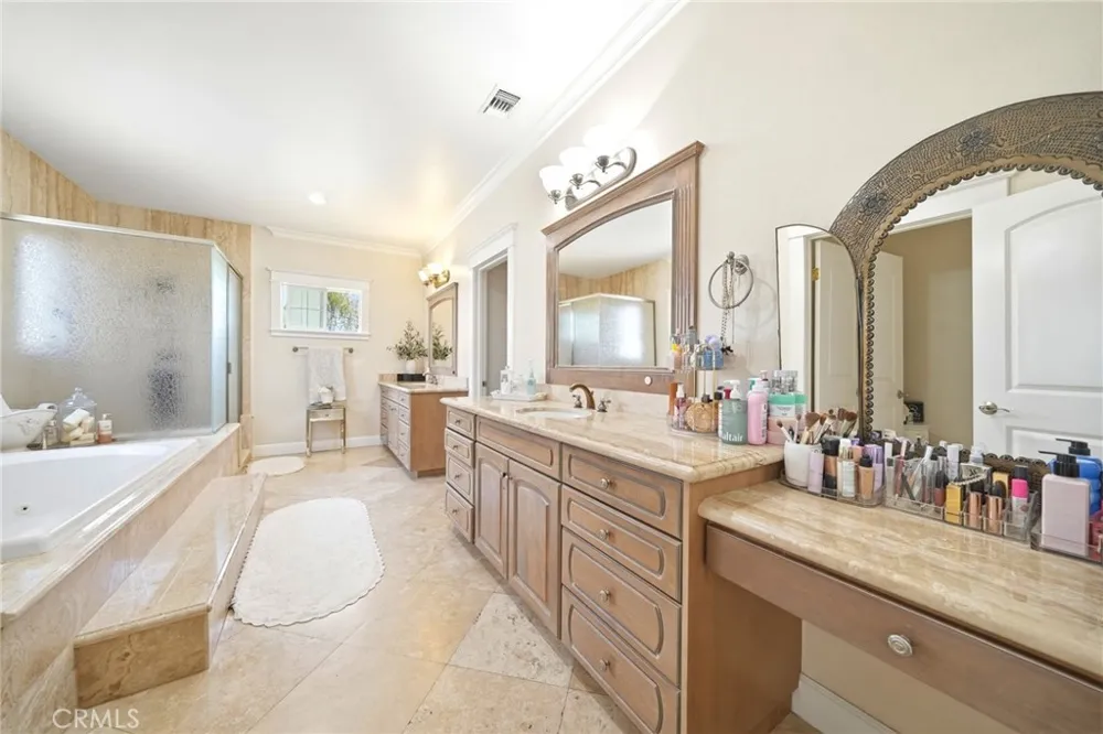 5685 Oak Tree Cir Jurupa Valley, CA 92509
