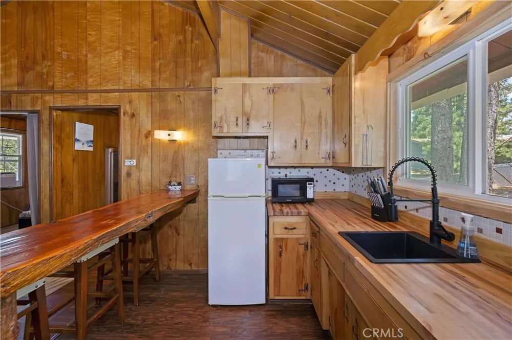 567 Highland Road Big Bear Lake, CA 92315