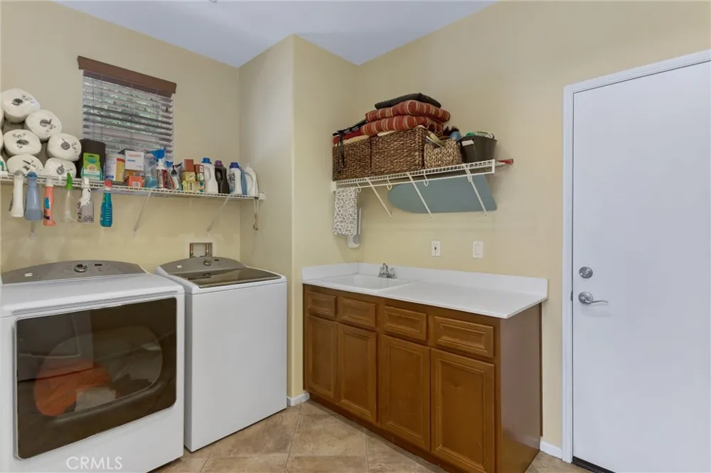 1686 Piper Creek Beaumont, CA 92223