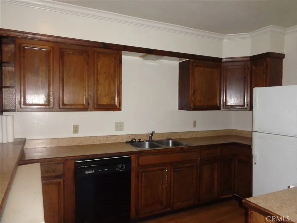 1021 Coulter Pine Crestline, CA 92325