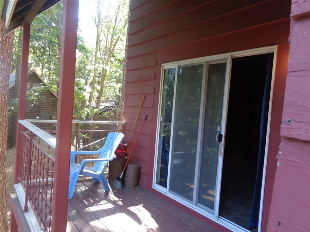 1021 Coulter Pine Crestline, CA 92325