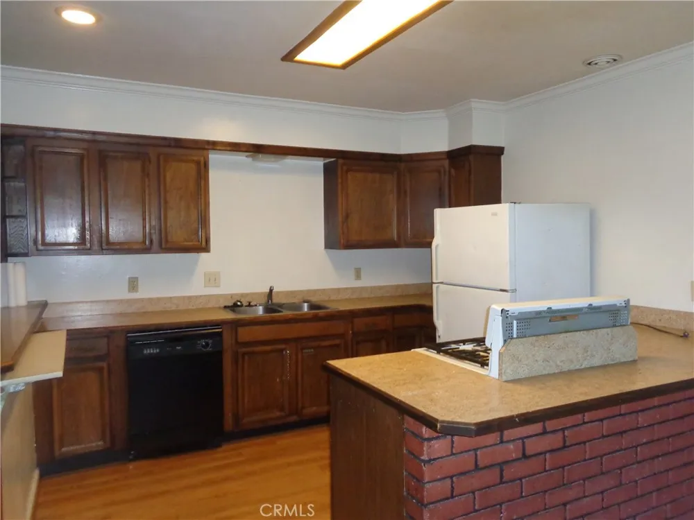 1021 Coulter Pine Crestline, CA 92325