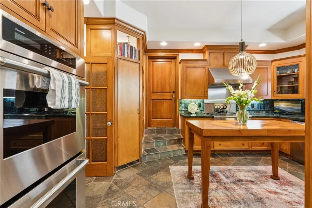 27489 Meadow Bay Lake Arrowhead, CA 92352