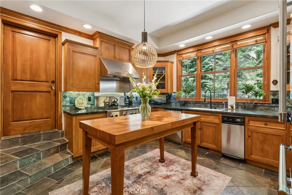 27489 Meadow Bay Lake Arrowhead, CA 92352
