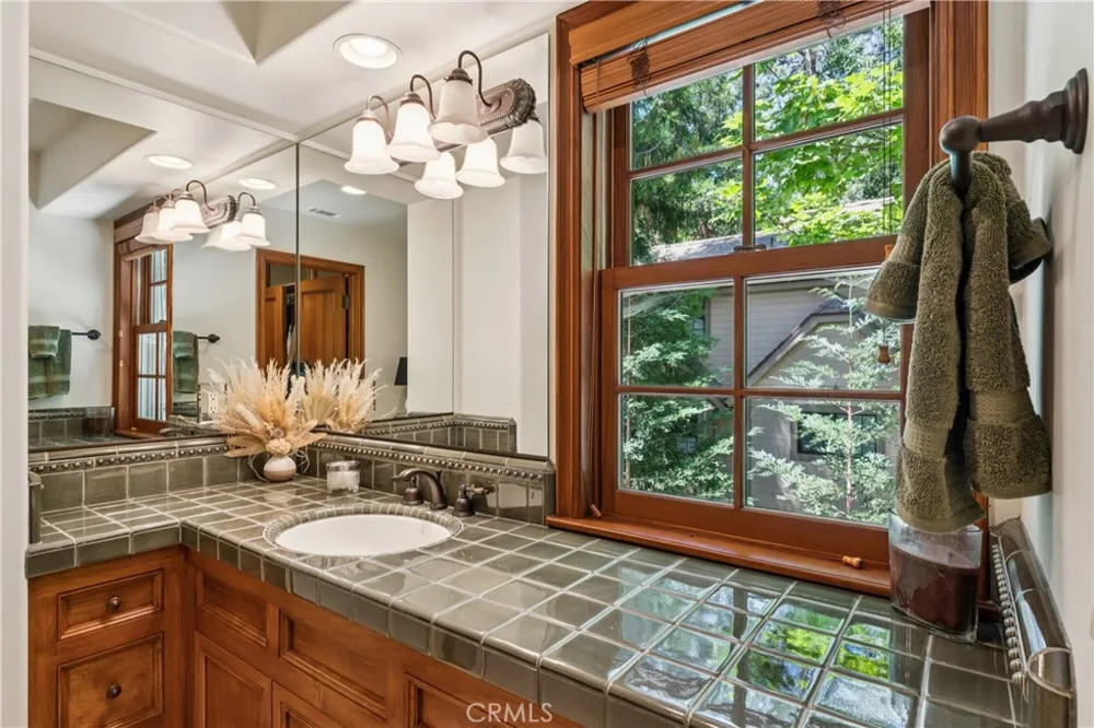 27489 Meadow Bay Lake Arrowhead, CA 92352