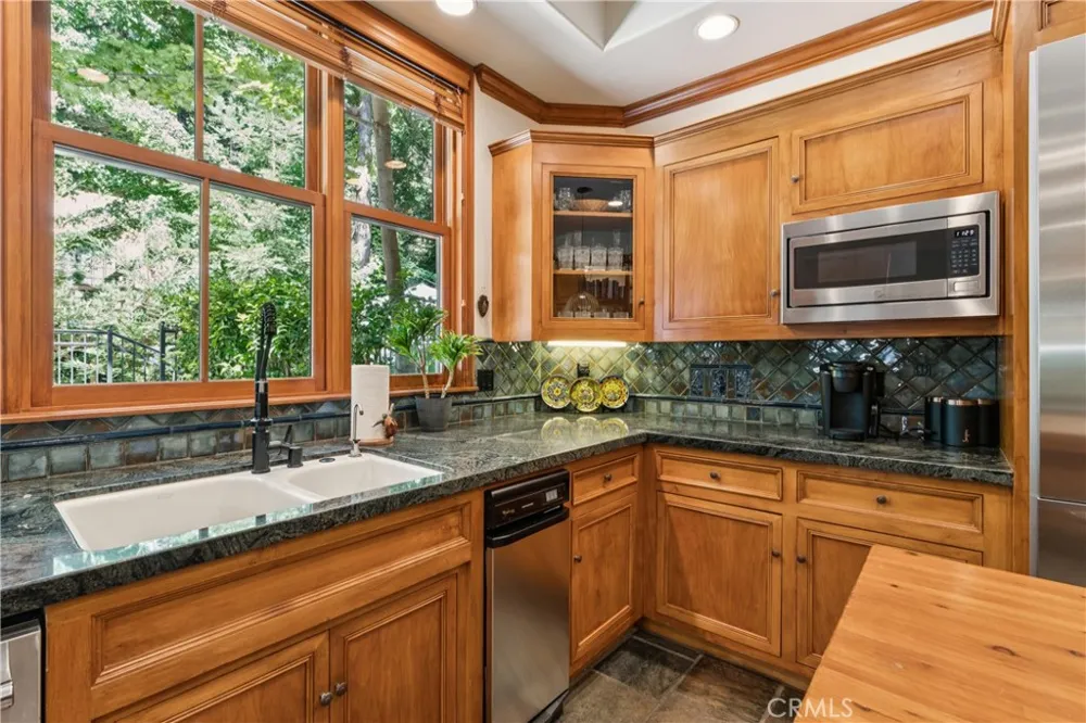 27489 Meadow Bay Lake Arrowhead, CA 92352