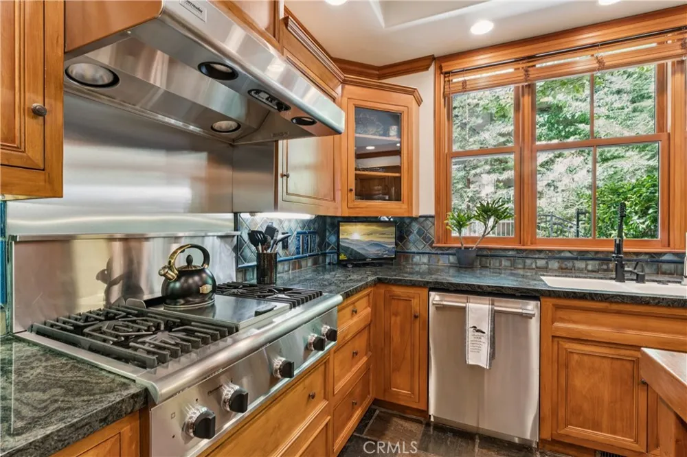 27489 Meadow Bay Lake Arrowhead, CA 92352