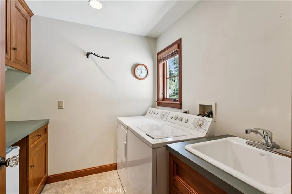 27489 Meadow Bay Lake Arrowhead, CA 92352