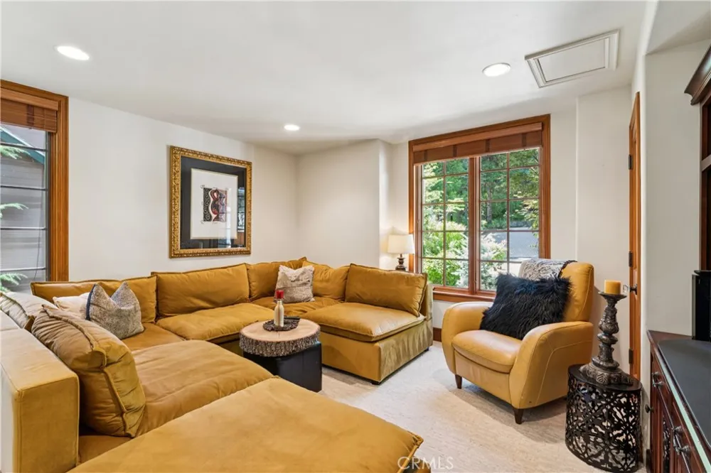 27489 Meadow Bay Lake Arrowhead, CA 92352