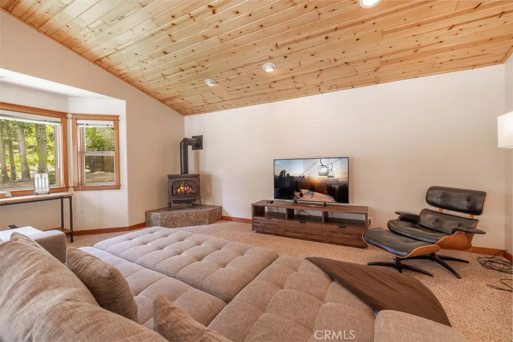 155 Lodgepole Big Bear Lake, CA 92315