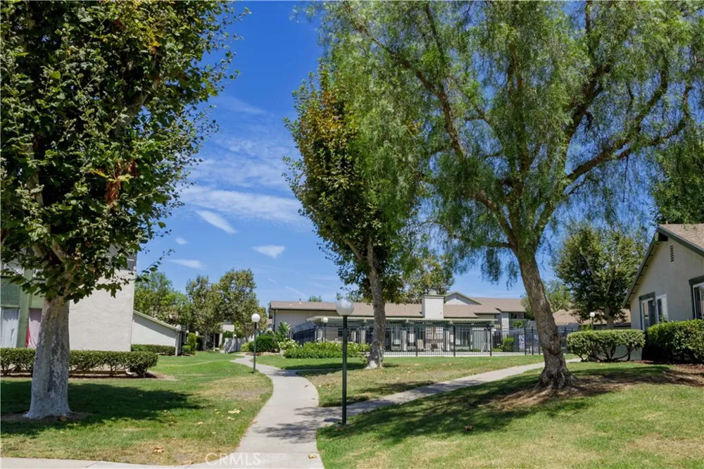 23266 Orange #1 Lake Forest, CA 92630