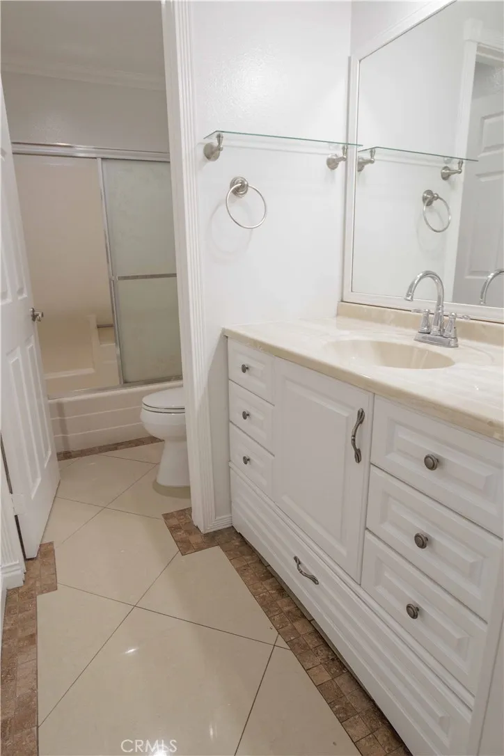 23266 Orange #1 Lake Forest, CA 92630