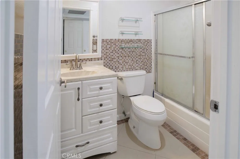 23266 Orange #1 Lake Forest, CA 92630