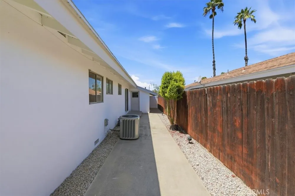 4305 Salerno Riverside, CA 92503