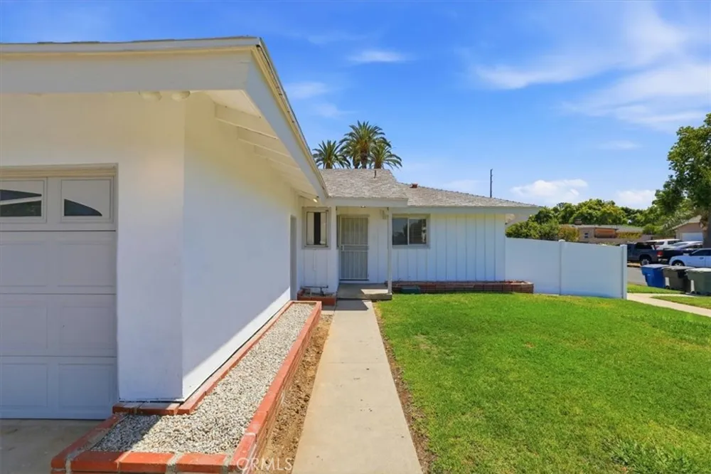 4305 Salerno Riverside, CA 92503