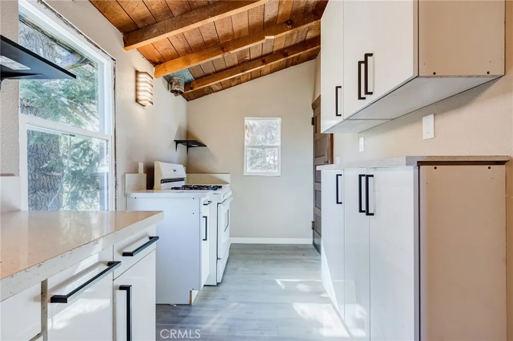 33350 Robin Drive Green Valley Lake, CA 92341
