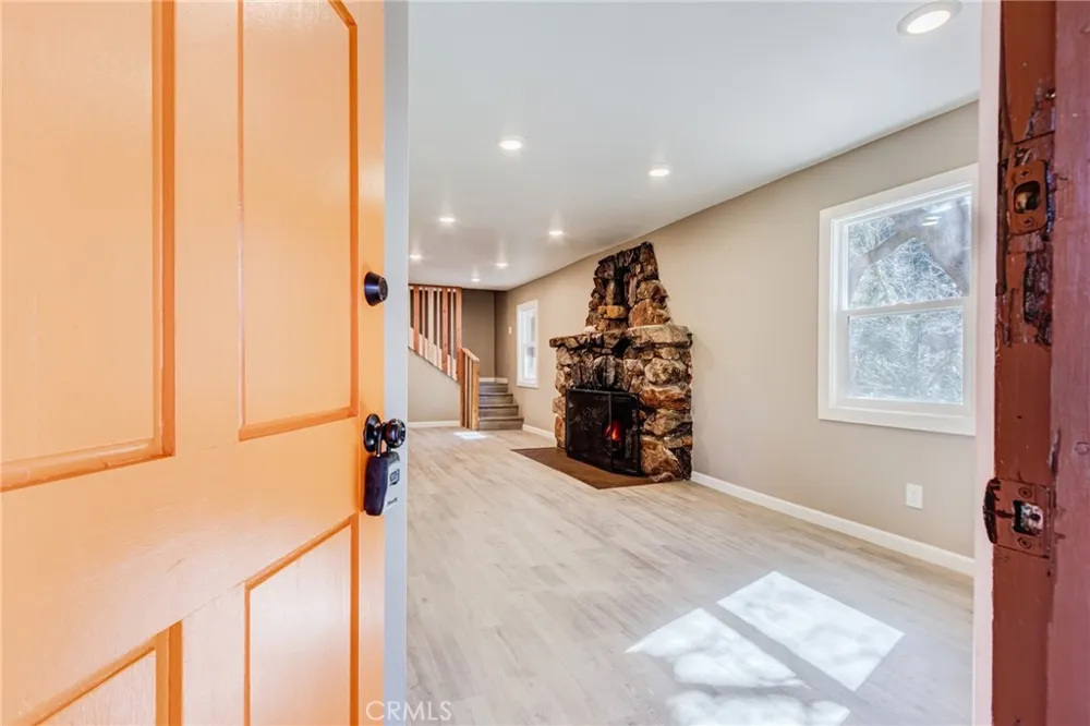 33350 Robin Drive Green Valley Lake, CA 92341
