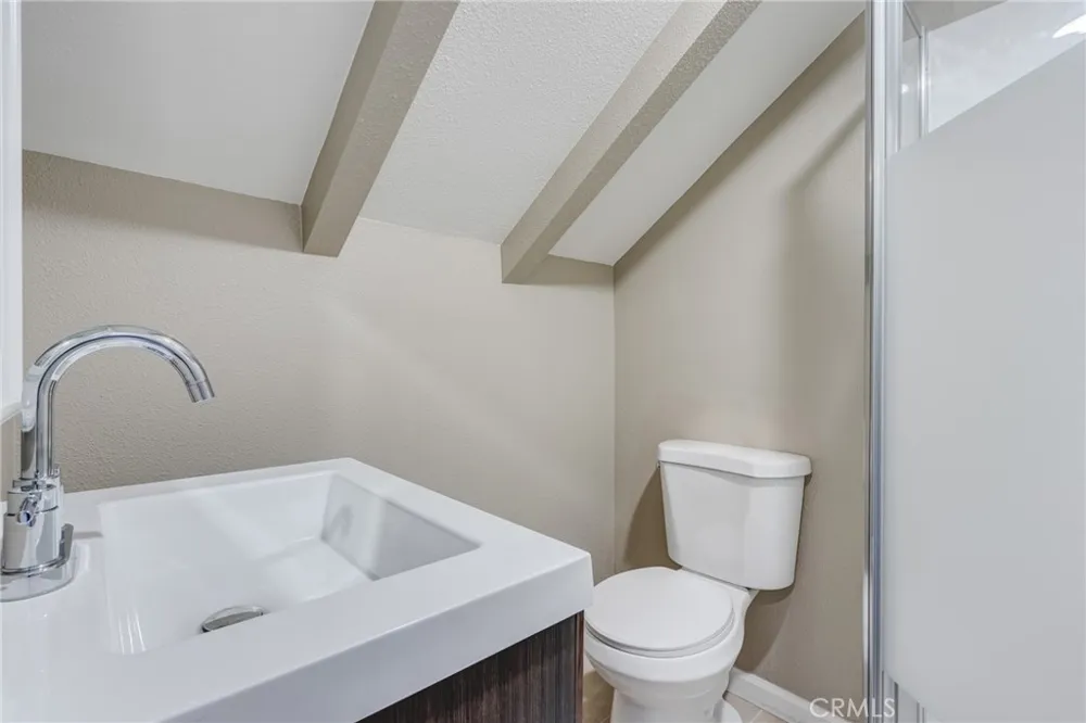 33350 Robin Drive Green Valley Lake, CA 92341