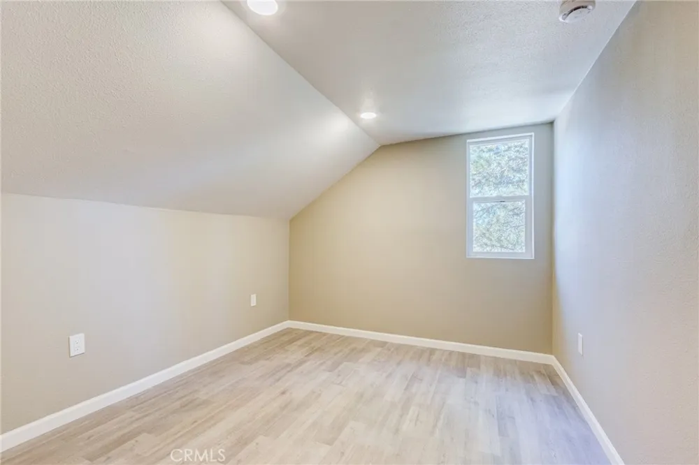 33350 Robin Drive Green Valley Lake, CA 92341