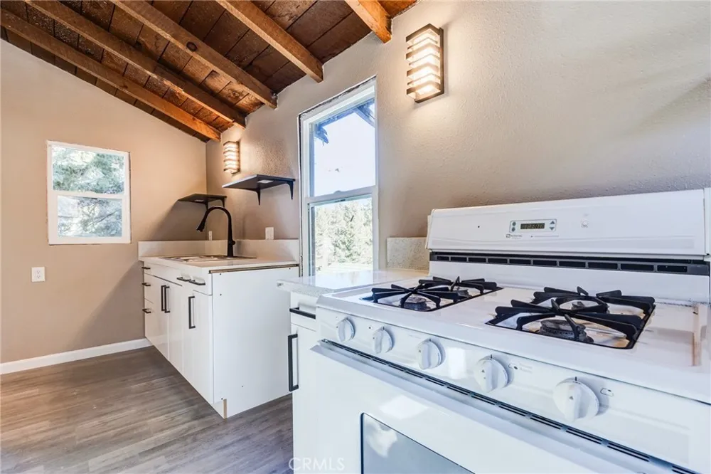 33350 Robin Drive Green Valley Lake, CA 92341