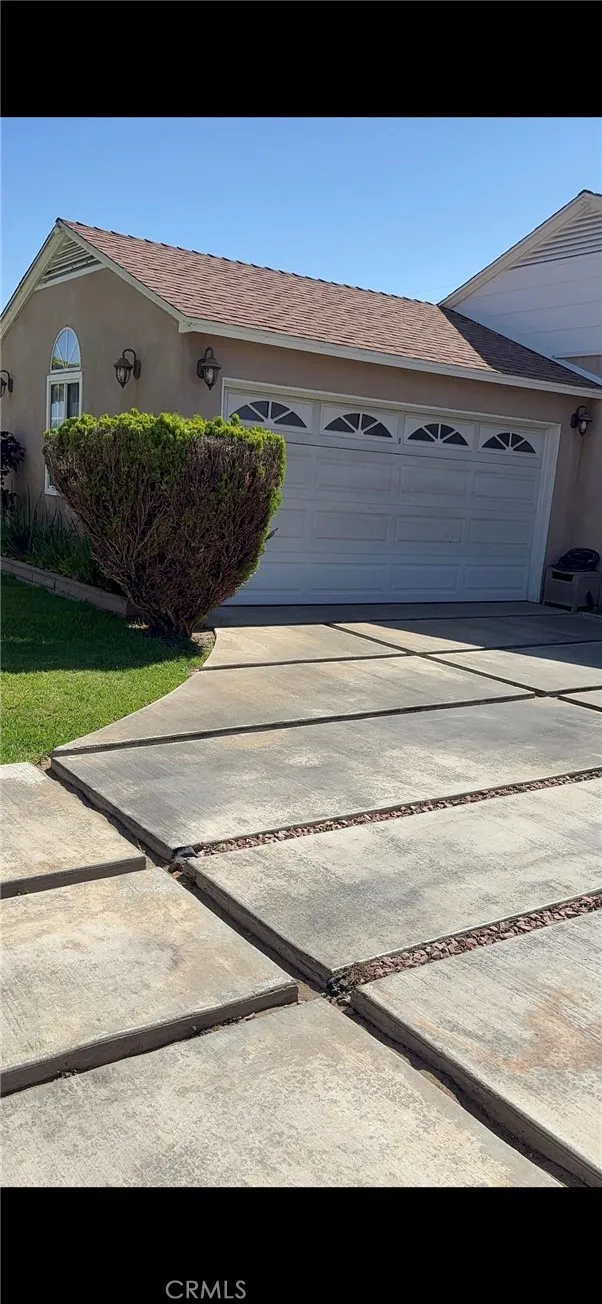 11703 Wilkie Hawthorne, CA 90250