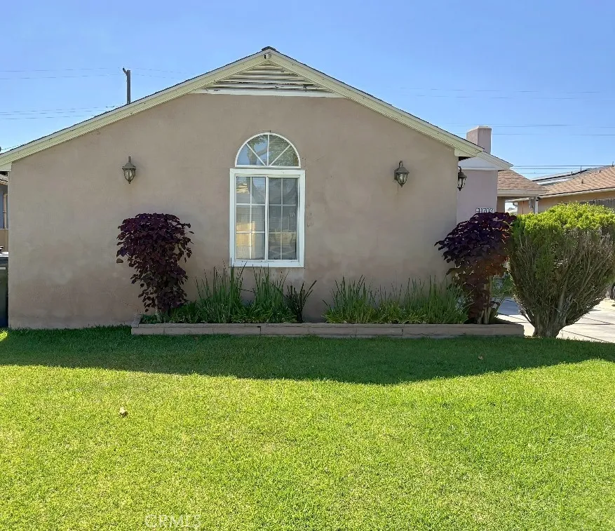 11703 Wilkie Hawthorne, CA 90250