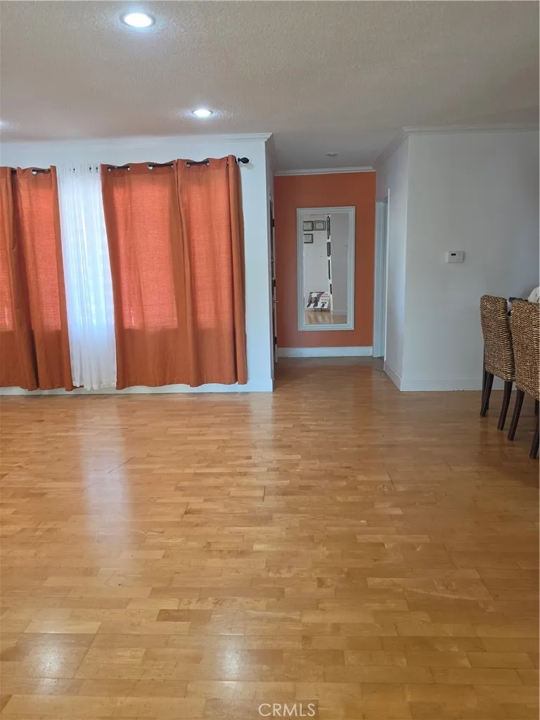 11703 Wilkie Hawthorne, CA 90250