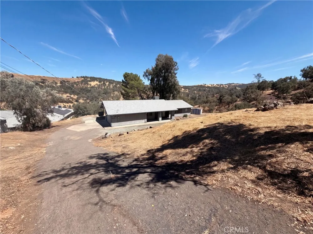 6041 Thornicroft Valley Springs, CA 95252
