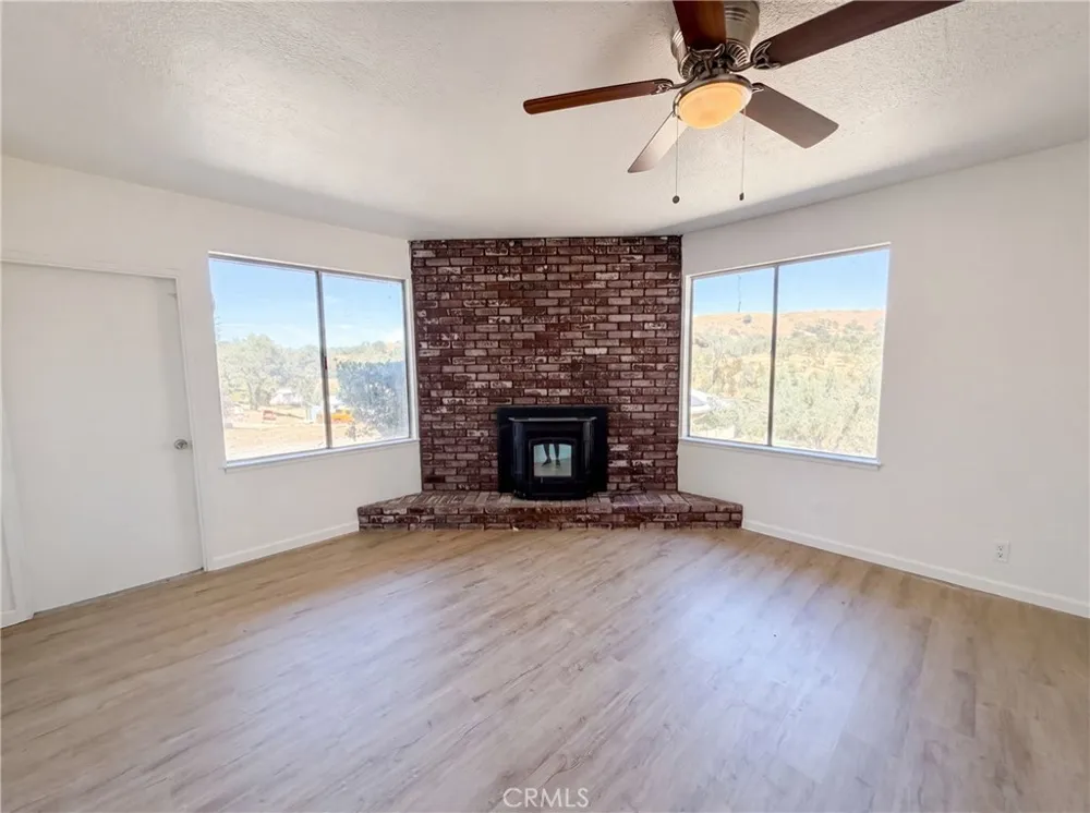 6041 Thornicroft Valley Springs, CA 95252
