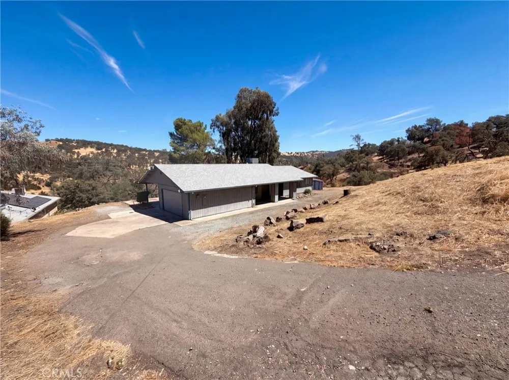 6041 Thornicroft Valley Springs, CA 95252