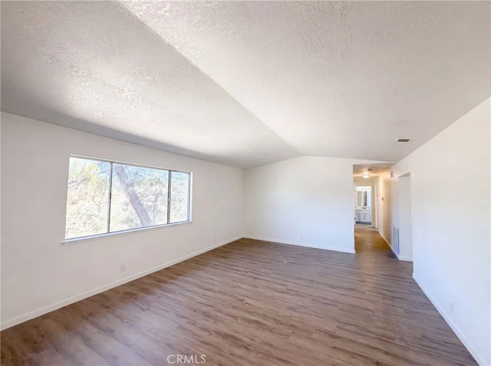 6041 Thornicroft Valley Springs, CA 95252