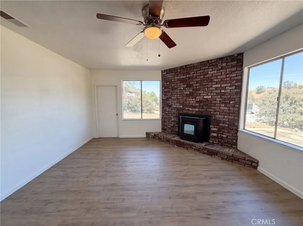 6041 Thornicroft Valley Springs, CA 95252