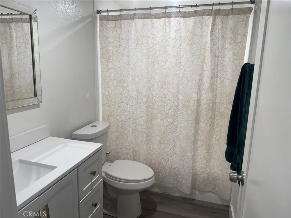 2128 W Larkspur Orange, CA 92868