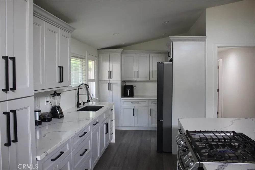 2128 W Larkspur Orange, CA 92868