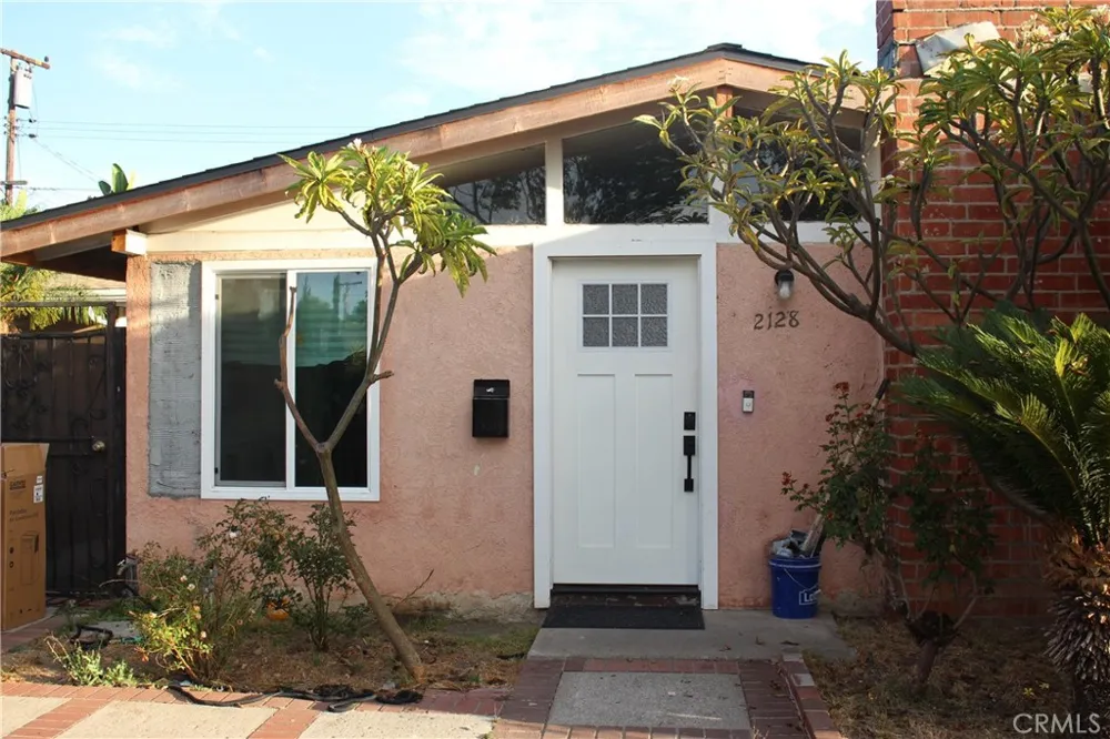 2128 W Larkspur Orange, CA 92868