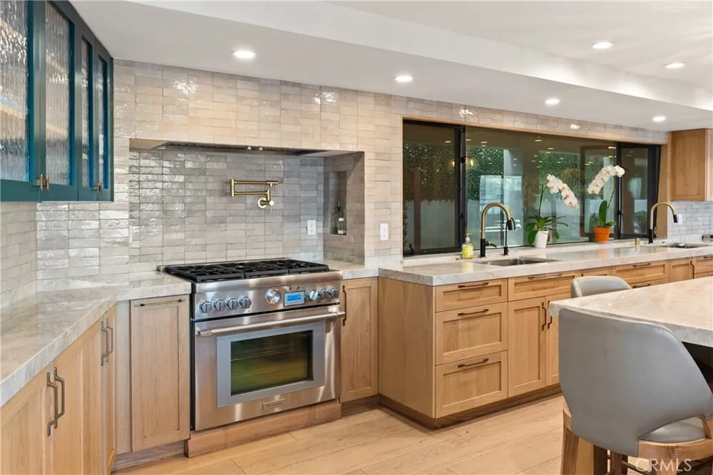17333 Castellammare Drive Los Angeles, CA 90272