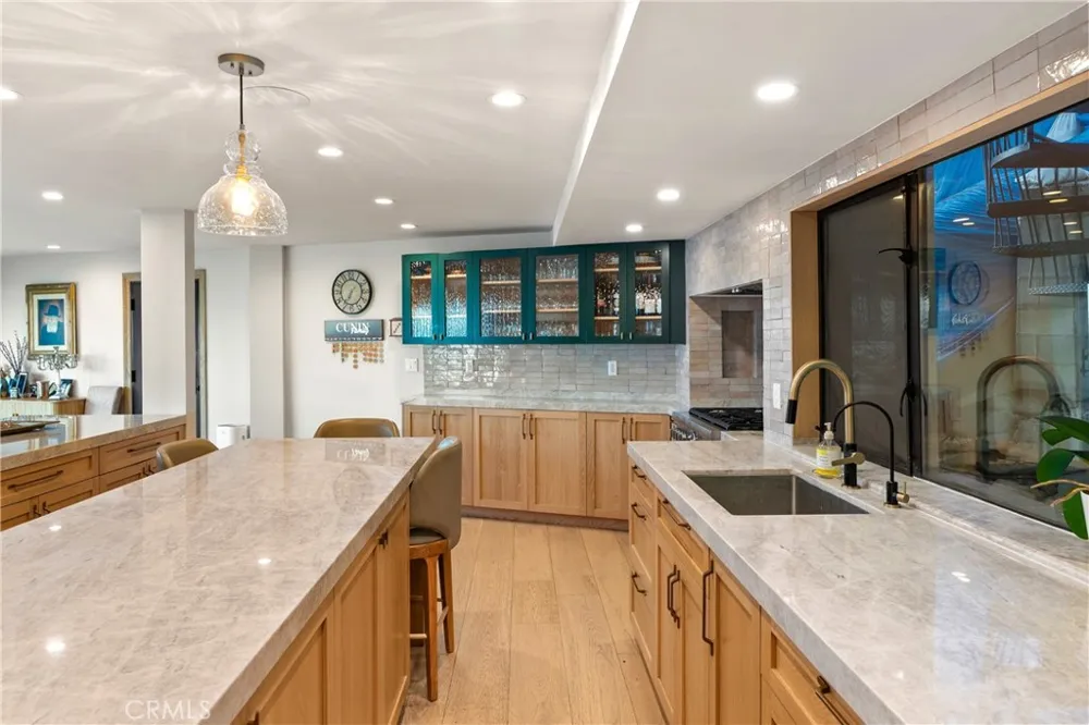 17333 Castellammare Drive Los Angeles, CA 90272