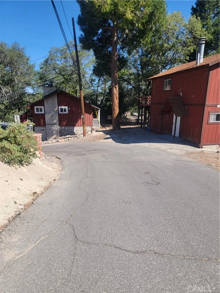 33345 Angeles Green Valley Lake, CA 92341