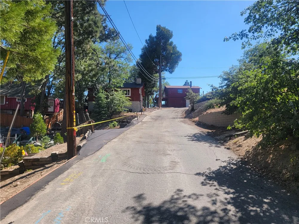 33345 Angeles Green Valley Lake, CA 92341