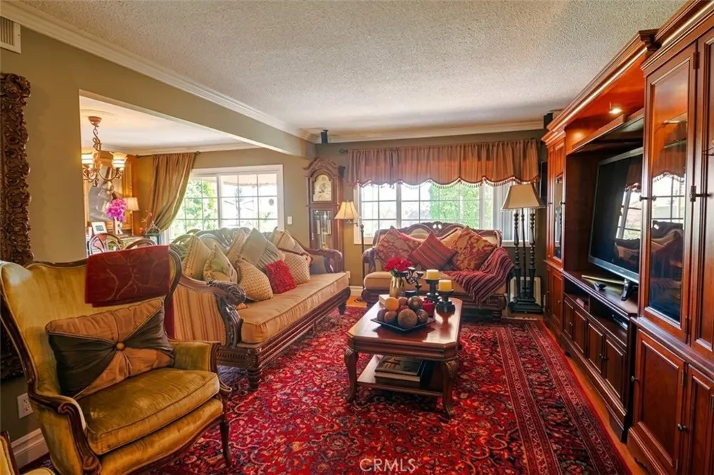 4602 El Reposo Drive Los Angeles, CA 90065