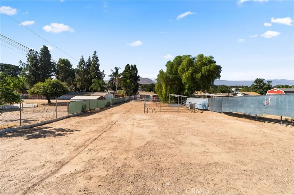 527 7th Norco, CA 92860