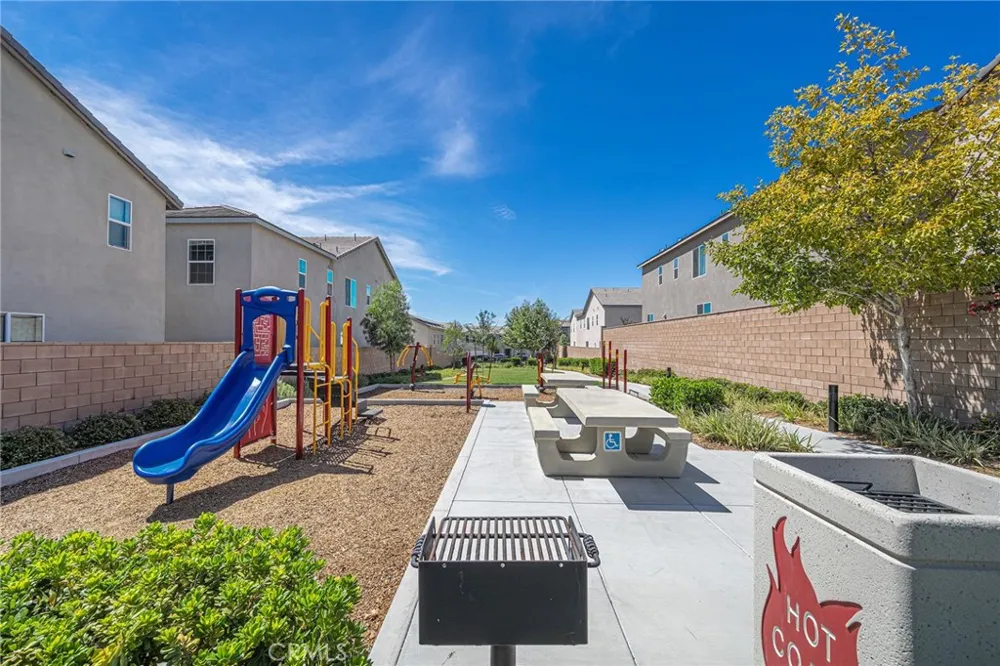 513 Pablo Lake Elsinore, CA 92530