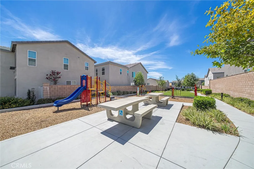 513 Pablo Lake Elsinore, CA 92530