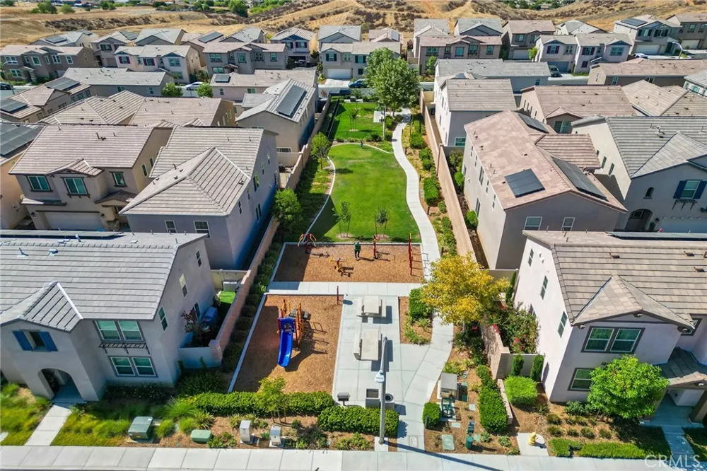513 Pablo Lake Elsinore, CA 92530