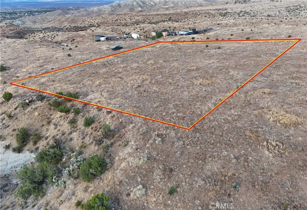 113 E 113th St E/ Juniper Mesa Rd S Juniper Hills, CA 93543