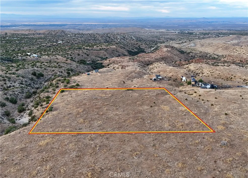 113 E 113th St E/ Juniper Mesa Rd S Juniper Hills, CA 93543