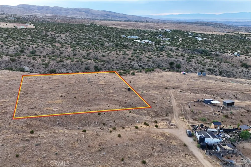 113 E 113th St E/ Juniper Mesa Rd S Juniper Hills, CA 93543