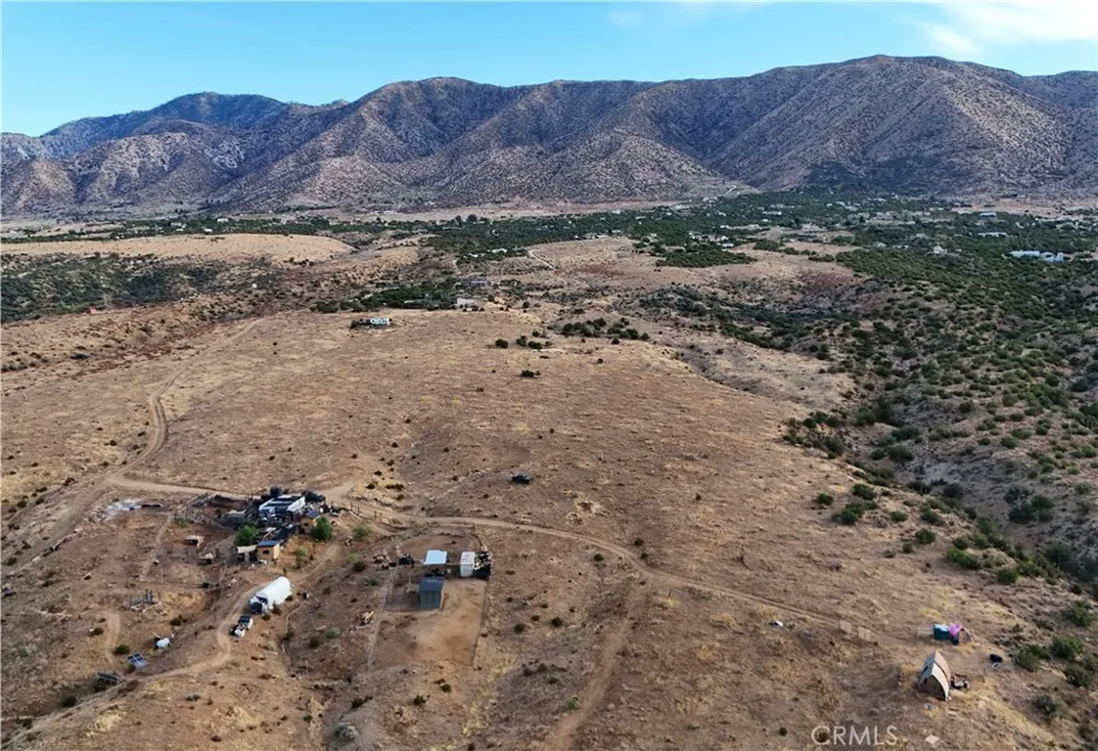 113 E 113th St E/ Juniper Mesa Rd S Juniper Hills, CA 93543
